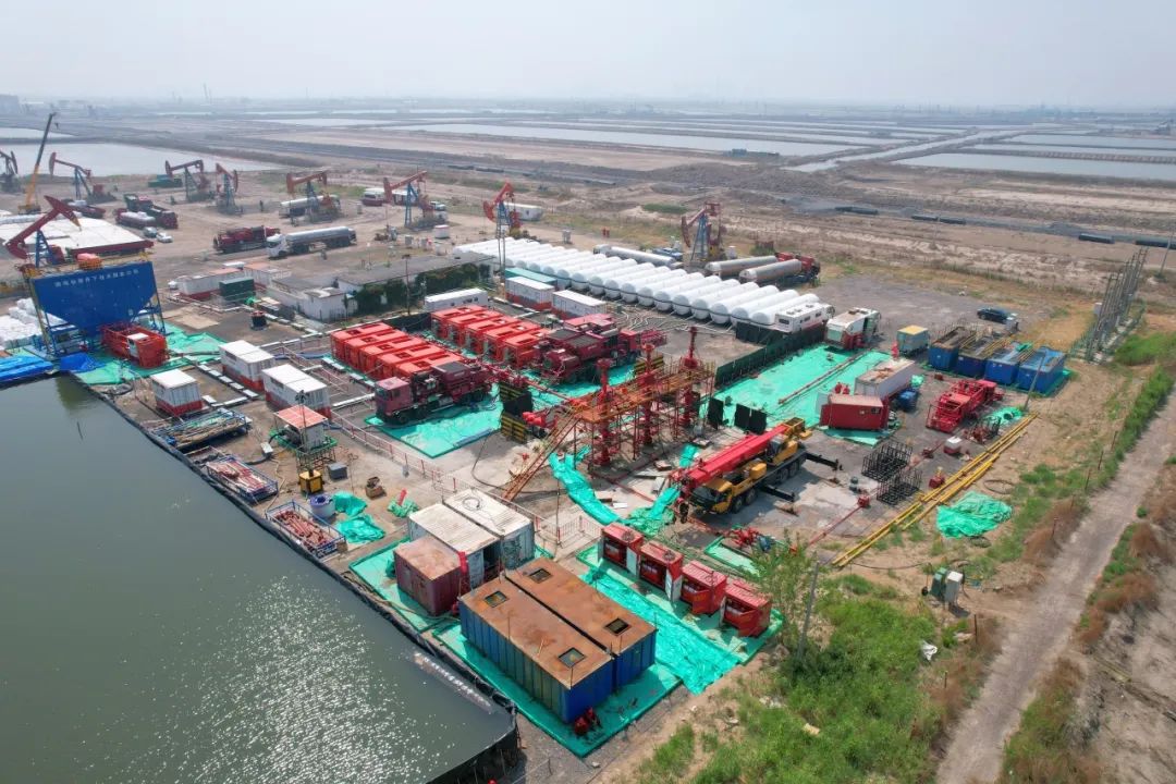 冀東油田壓裂施工現場。王翔 攝.jpg