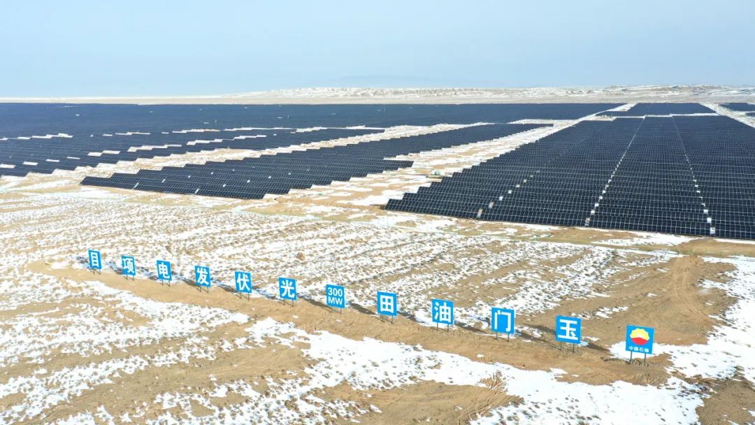 玉門油田300兆瓦光伏發電項目。談智 攝.jpg