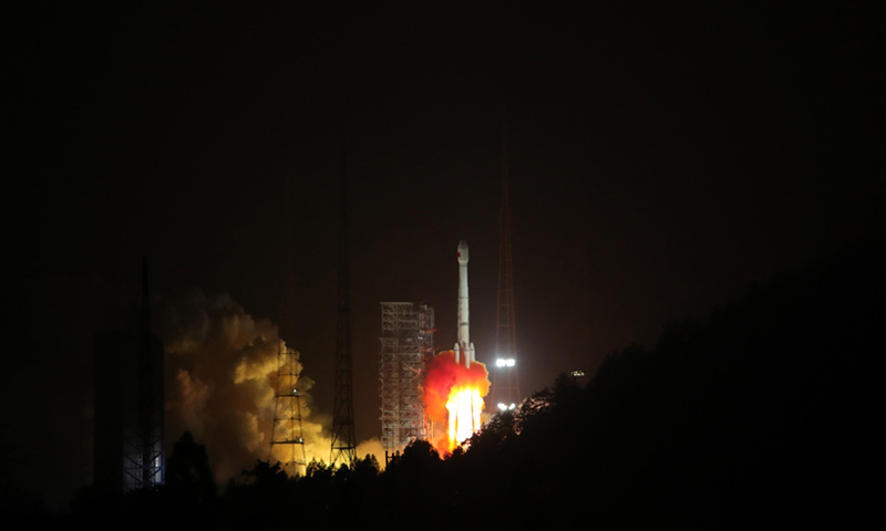 本次發(fā)射是北斗全球衛(wèi)星導(dǎo)航系統(tǒng)的第二次發(fā)射，是該系統(tǒng)的第三顆和第四顆衛(wèi)星，也是我國發(fā)射的第二十六顆和第二十七顆北斗衛(wèi)星。（梁珂巖 攝）