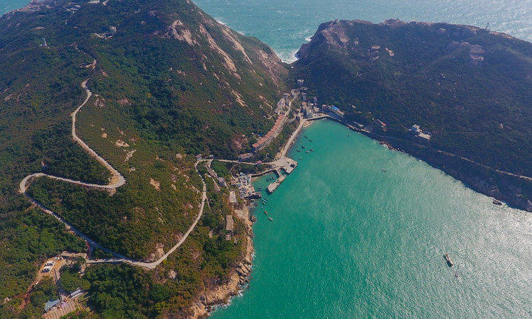 項目建設中，南方電網廣東珠海供電局積極踐行綠色發展觀，打造綠色電網，保護了海島生態環境。