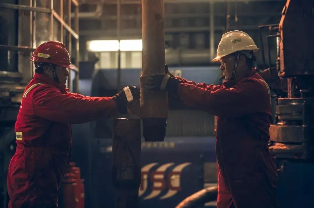 應(yīng)對(duì)這種極限挑戰(zhàn)，需要爭(zhēng)分奪秒倒排剛性計(jì)劃，不允許出現(xiàn)彈性和浮時(shí)，每個(gè)環(huán)節(jié)都需要思考創(chuàng)新性的快速推進(jìn)方式，各環(huán)節(jié)必須無縫銜接，任何一個(gè)環(huán)節(jié)的滯后都可能對(duì)項(xiàng)目整體延后產(chǎn)生多米諾骨牌效應(yīng)，從而導(dǎo)致項(xiàng)目整體進(jìn)度滯后。