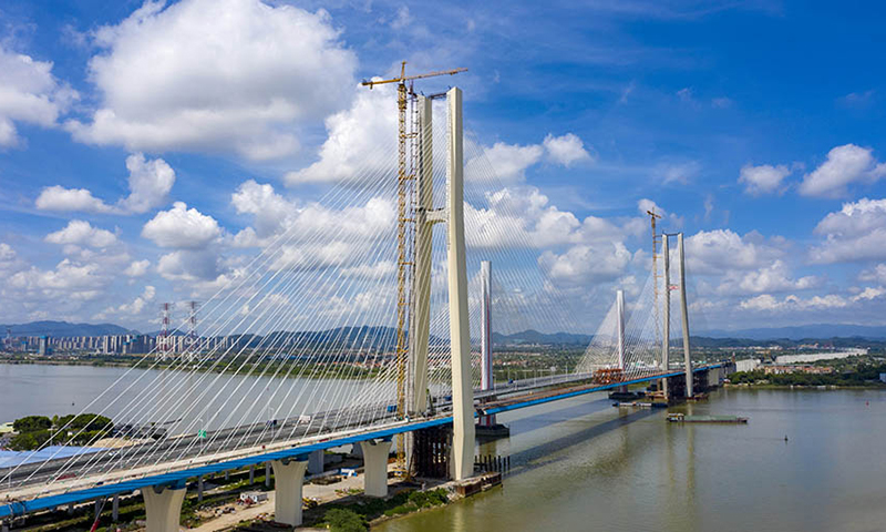 圖為建設中的大橋。（金偉 攝）