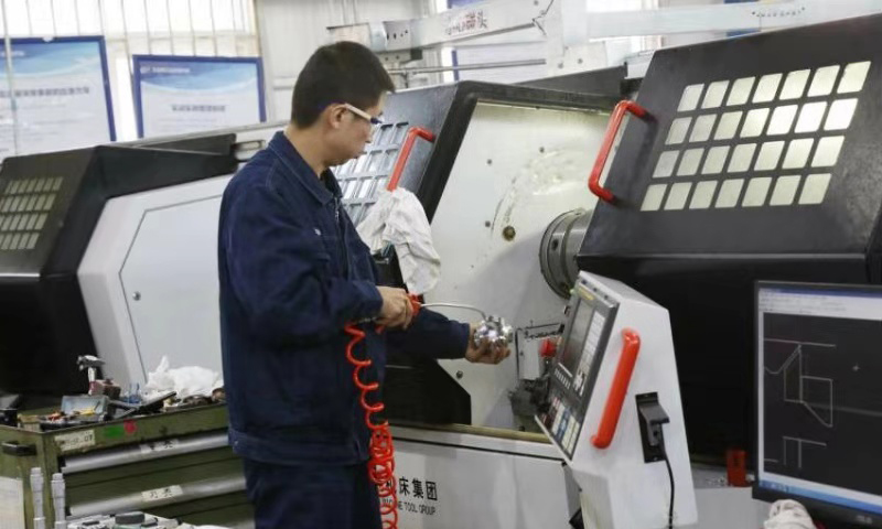 圖為航天科技第十屆職業(yè)技能競(jìng)賽決賽現(xiàn)場(chǎng)。