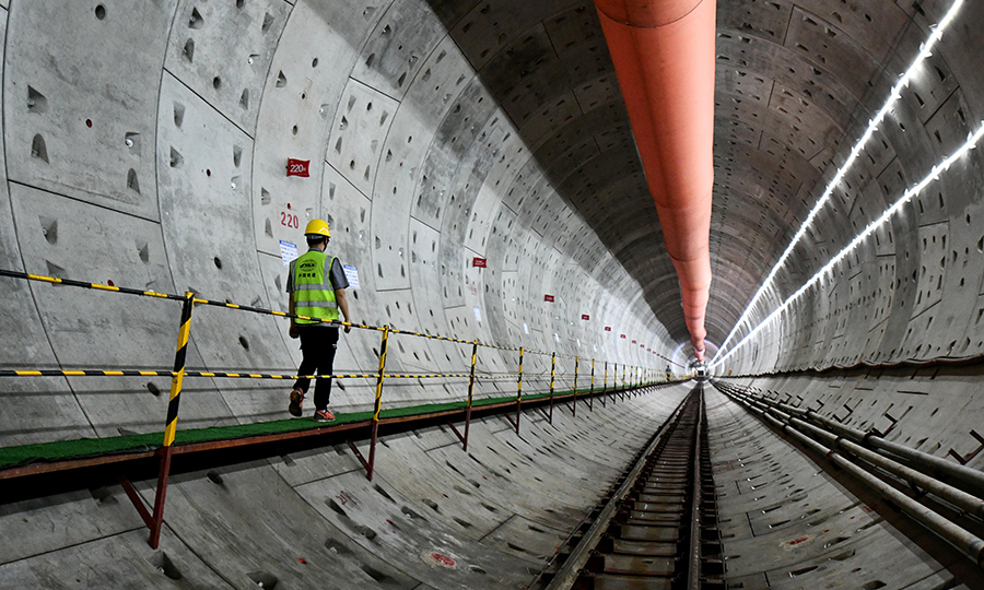 該項目成立了創新工作室和信息中心，運用BIM三維施工技術對項目進行統籌管理，同時探索推動標準化盾構施工方法，大大提高了施工效率和安全質量。圖為盾構成型隧道。