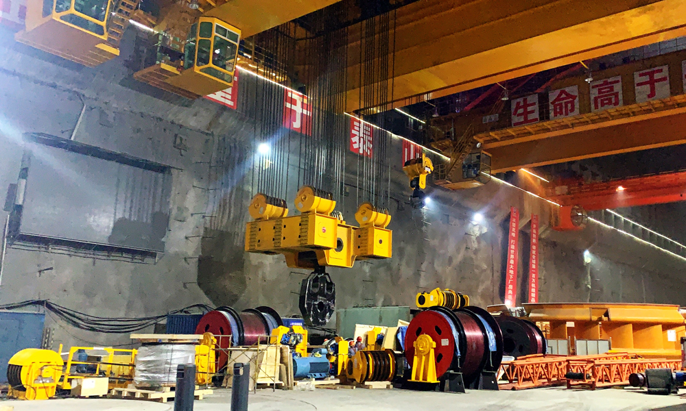 圖為6月26日拍攝的白鶴灘水電站地下廠房。（國務院國資委網站 馬語謙 攝）