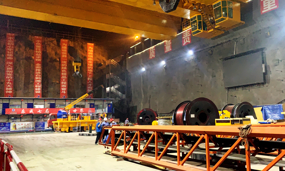 圖為6月26日拍攝的白鶴灘水電站地下廠房。（國務院國資委網站 馬語謙 攝）