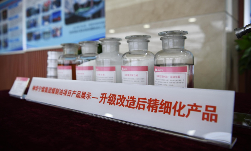 圖為國能神華寧煤集團(tuán)400萬噸煤制油項(xiàng)目精加工產(chǎn)品。（新華社記者 王鵬 攝）