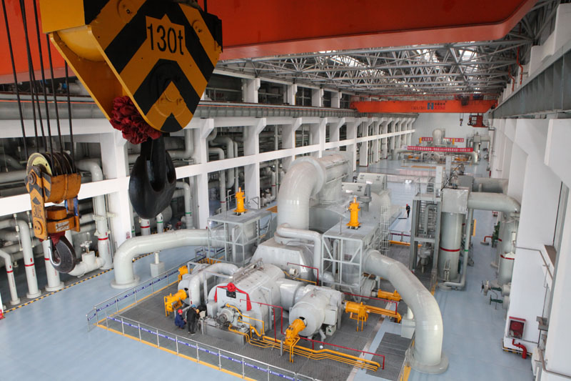 該項工程共完成新電改體制形勢下頂層優化設計專題、主機參數優化及造型專題、汽動給水泵選型及小汽機直排專題等設計優化專題42項，應用了百余項工程技術創新成果，里程碑節點任務全部實現“一次成功”，同步建設脫硫脫硝除渣設施，成為國內一流、技術先進、綠色環保的“高顏值”工程。圖為項目現場。