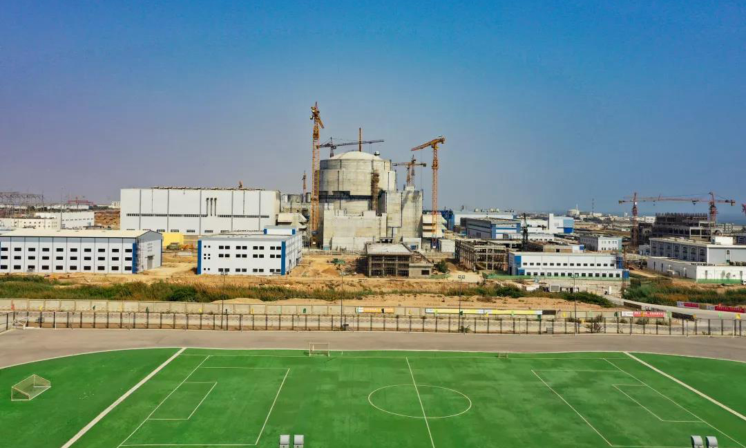 在中巴建交70周年之際，當(dāng)?shù)貢r間3月18日，華龍一號海外首堆——巴基斯坦卡拉奇2號機(jī)組首次并網(wǎng)成功。