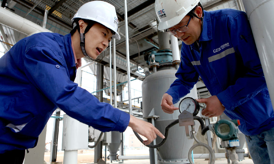 生物質(zhì)資源取之于農(nóng)村，生物質(zhì)能推動(dòng)鄉(xiāng)村振興。建設(shè)期間，山西電建踐行國家“碳達(dá)峰碳中和”戰(zhàn)略，履行央企社會(huì)責(zé)任，發(fā)揮專業(yè)優(yōu)勢，建設(shè)精品工程，精心打造生物質(zhì)發(fā)電領(lǐng)域品牌項(xiàng)目，為鄉(xiāng)村振興助力賦能。圖為項(xiàng)目現(xiàn)場。