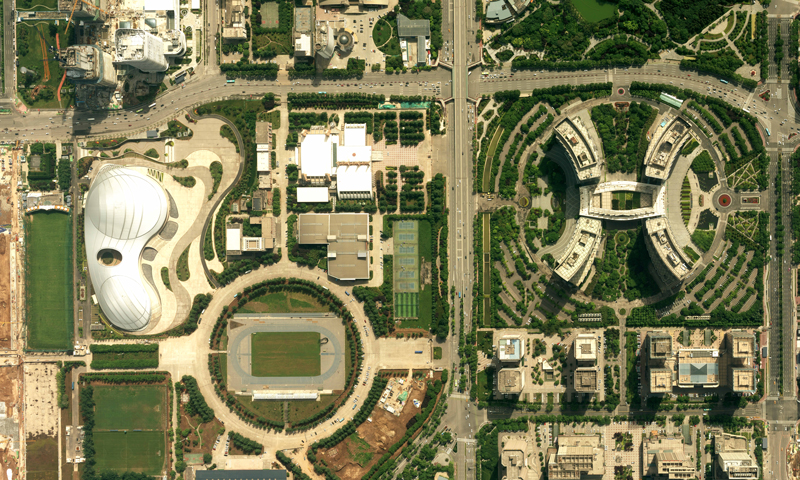 作為我國專門從事地理信息技術(shù)研發(fā)與應(yīng)用的高科技企業(yè)，駐陜央企中煤地質(zhì)總局煤航集團(tuán)發(fā)揮專業(yè)技術(shù)優(yōu)勢，利用當(dāng)今世界最先進(jìn)的“照相機(jī)”——機(jī)載混合型傳感器CityMapper-2，從2000米高空對西安地區(qū)進(jìn)行了一次高分辨率測繪航空攝影，幾乎覆蓋西安所有“十四運(yùn)”比賽場館。