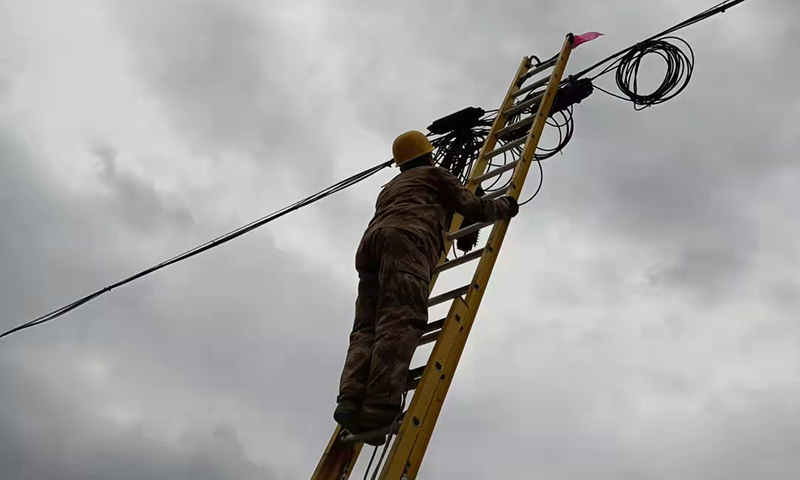中國聯通迅速對防汛通信保障工作進行部署，全力做好防汛通信保障工作，為千家萬戶架起通信橋梁。