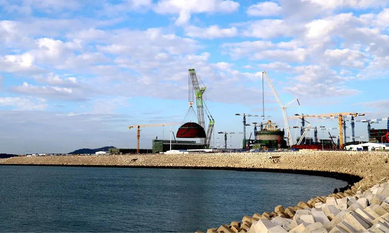 華龍一號每臺機組每年發電近100億度，能夠滿足中等發達國家100萬人口的年度生產和生活用電需求；同時相當于每年減少標準煤消耗312萬噸、減少二氧化碳排放816萬噸，相當于植樹造林7000多萬棵。截至2021年第三季度，中核集團中國核電2021年累計商運發電量1362.14億千瓦時，同比增長22.92%；累計上網電量 1275.13億千瓦時，同比增長23.53%。