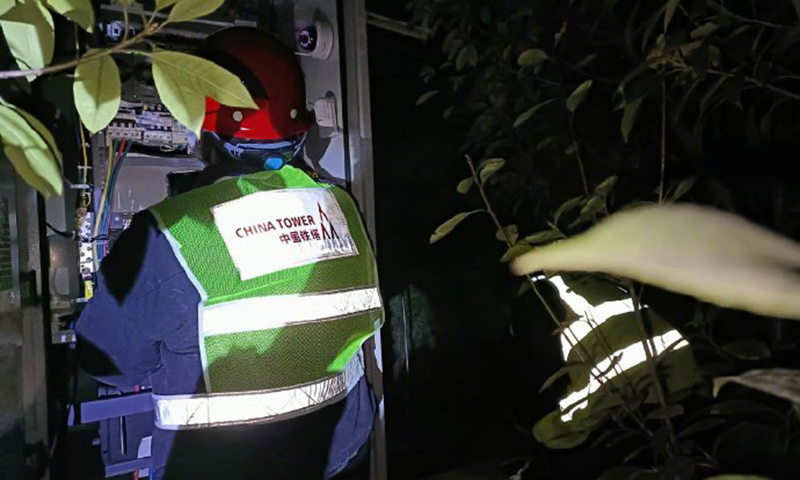 并協(xié)助三家電信運(yùn)營企業(yè)連夜進(jìn)行設(shè)備掛載和網(wǎng)絡(luò)開通，提前完成市疫情防控指揮部門對(duì)通信網(wǎng)絡(luò)保障的緊急需求。