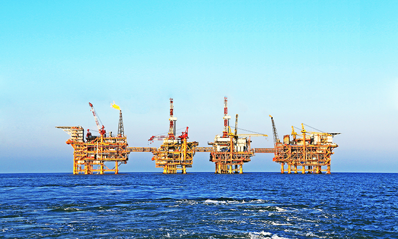 近日，從中國海油渤海油田遼東作業公司獲悉，擁有亞洲最大“四星連珠”平臺的錦州25-1南油氣田自2009年投產以來，累產油氣超過2000萬立方米，累計向環渤海沿岸地區輸送天然氣綠色清潔能源近40億立方米。圖為遼東作業公司錦州25-1南油氣田四星連珠近景。