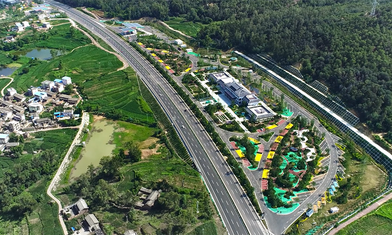 圖為云南省楚雄（廣通）至大理高速公路 牟定服務(wù)區(qū)路段。