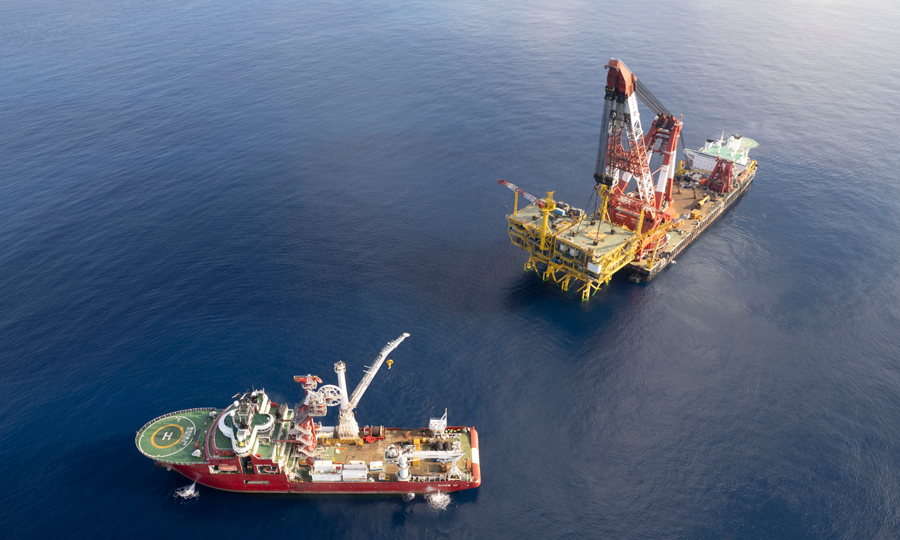 “海基一號”平臺東西組塊順利就位。任濤 攝