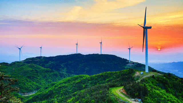 河北沽源縣400兆瓦“光伏+儲能”示范項目分兩期建設，項目位于河北省張家口市沽源縣，一期工程光伏裝機規模180兆瓦，自2021年12月31日投產以來，累計發電量超1.4億千瓦時，助力2022年北京冬奧會實現100%清潔能源供電。二期工程光伏裝機規模220兆瓦，于2022年4月1日實質開工建設。一期二期工程全容量投產后，每年可向雄安新區輸送約6.4億千瓦時的清潔能源。