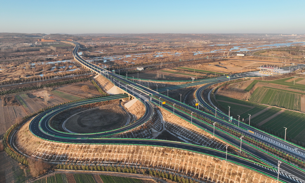 12月26日，中國中鐵投資建設(shè)的?連霍、二廣高速聯(lián)絡(luò)線河南新安至伊川高速公路正式通車。