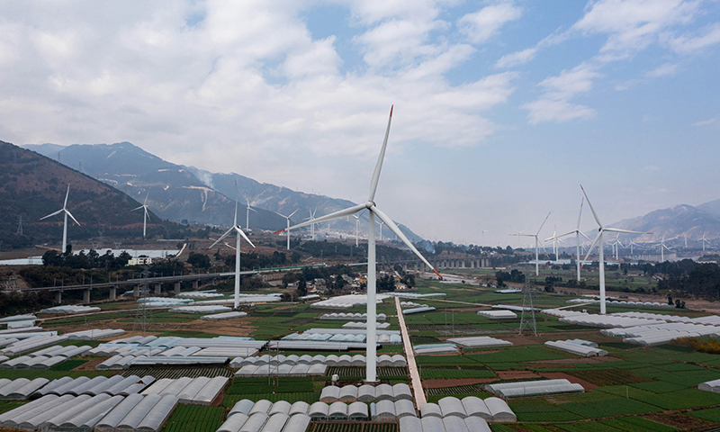 風電設施遍布四川省涼山彝族自治州德昌縣麻栗鎮（無人機照片，1月2日攝）。新華社記者 江宏景 攝