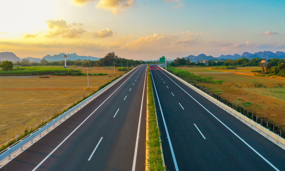 項目的順利通車完善了左右江革命老區公路網，將友誼關、憑祥、水口等3個國家一類口岸連成一體，對廣西融入“一帶一路”建設、服務中國—東盟自貿區建設、加快西部陸海新通道建設，統籌構建現代綜合交通運輸體系和提高應急保障能力具有重要意義。