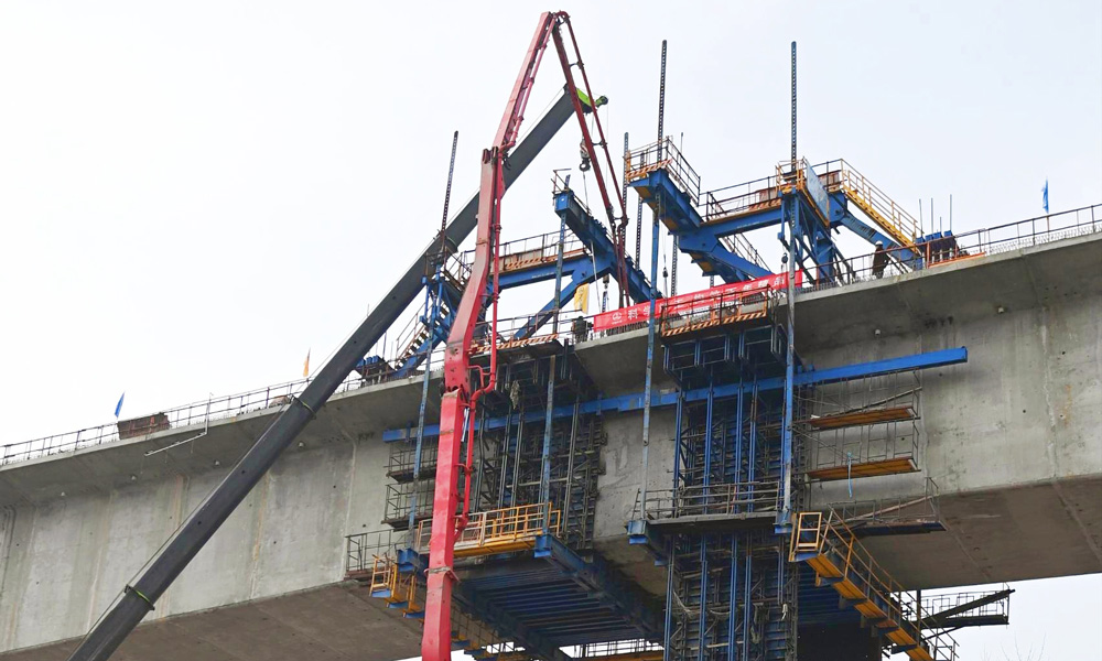 杭溫高鐵全長331公里，設計時速350公里，是浙江省內實現杭州都市圈、金華-義烏都市圈和溫州都市圈1小時到達的最快捷通道，也是長三角高速鐵路圈的重要組成部分。全線建成通車后，對于長三角經濟區連接海峽西岸經濟區便捷通道形成、連接長江經濟帶和海上絲綢之路、形成長三角地區城際軌道交通網絡具有重要意義。