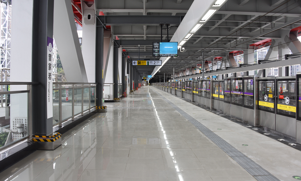 重慶軌道交通10號線二期建成后，與一期工程貫通運營，形成串聯兩江新區、渝北區、江北區、渝中區、南岸區的南北骨干道路，能有效分流重慶軌道交通3號線南北向客流，進一步緩解江北、南岸與渝中半島之間的跨江交通壓力，對完善城市軌道交通線網格局，改善主城區交通環境具有重要作用。