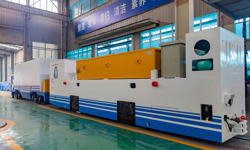 積木式多動力編組具有投入成本低、動力模塊化、動力分散式驅(qū)動、維修互換性強等特點，是已有編組列車升級改造的較佳選擇。據(jù)悉，作為窄軌運輸領(lǐng)域享有盛譽的企業(yè)，中鐵工業(yè)為市場提供了超1400列水平運輸編組，成功應(yīng)用于鐵路、公路、地鐵市政、礦山開采、引水工程等多個領(lǐng)域隧道施工運輸。