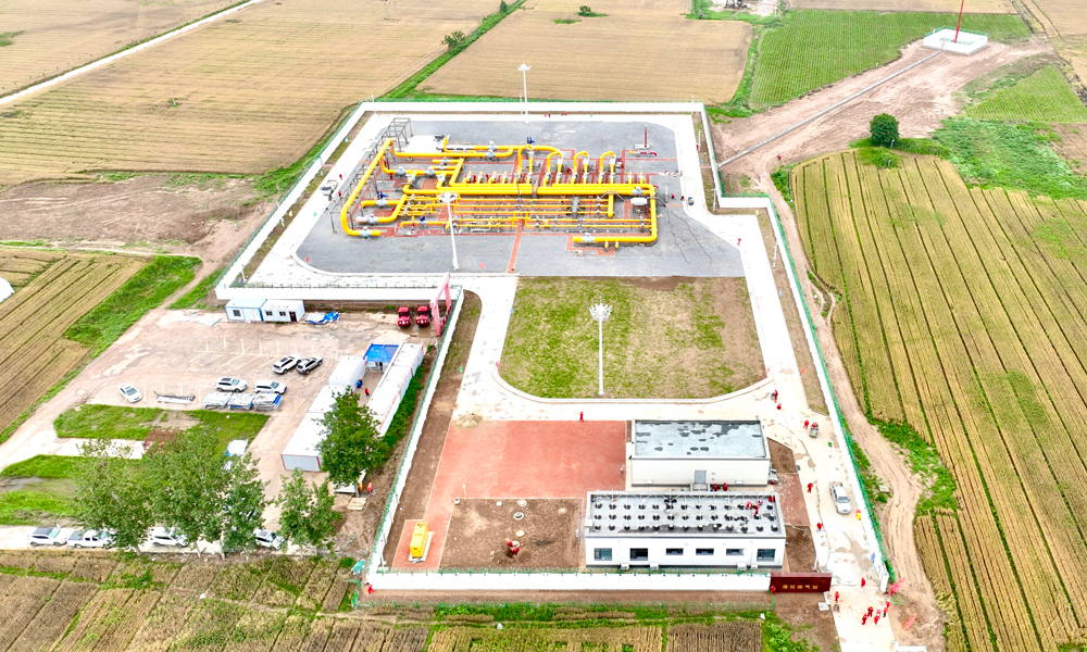 圖為近日拍攝的中國石化中原儲氣庫群東部氣源管道工程建設現場。