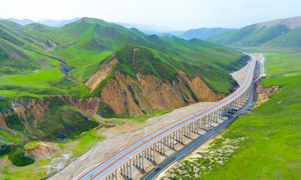 7月1日，中國中鐵旗下中鐵五局參建的青海省扁都口至門源段公路工程（峨堡至盤坡段）通車運營。至此，青海省海北藏族自治州祁連縣結束不通高速公路的歷史，海北州達成“縣縣通高速”目標。