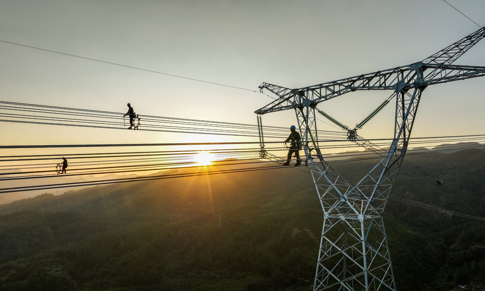 近日，粵港澳大灣區(qū)500千伏外環(huán)東段工程全面投產(chǎn)，項(xiàng)目途經(jīng)廣東惠州、河源、汕尾等地，總投資約30億元。