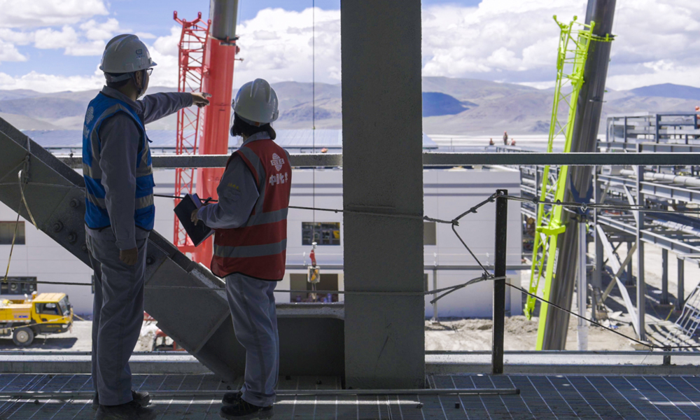 西藏扎布耶鹽湖綠色綜合開發(fā)利用萬噸電池級碳酸鋰項(xiàng)目是西藏地區(qū)首個(gè)現(xiàn)代化大型工業(yè)項(xiàng)目，也是首個(gè)實(shí)現(xiàn)對鹽湖資源綜合開發(fā)利用的項(xiàng)目，規(guī)模為年產(chǎn)電池級碳酸鋰9600噸、工業(yè)碳酸鋰2400噸、氯化鉀15.6萬噸。