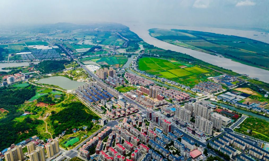 因修復(fù)和保護措施有效，長江彭澤段水質(zhì)達到國家Ⅱ類標準，長江彭澤段江面上“微笑天使”江豚頻頻現(xiàn)身，這座小城，從曾經(jīng)的因水而患，實現(xiàn)了因水而美的“逆襲”轉(zhuǎn)變。