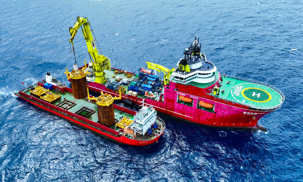 近日，由中國海油下屬海油工程執行的“深海一號”二期工程3套千米級深水吸力樁安裝完成，標志著我國千米級深水油氣田水下設施安裝能力實現新突破，對建設海洋強國、保障國家能源安全具有重要意義。圖為吸力樁安裝作業現場。