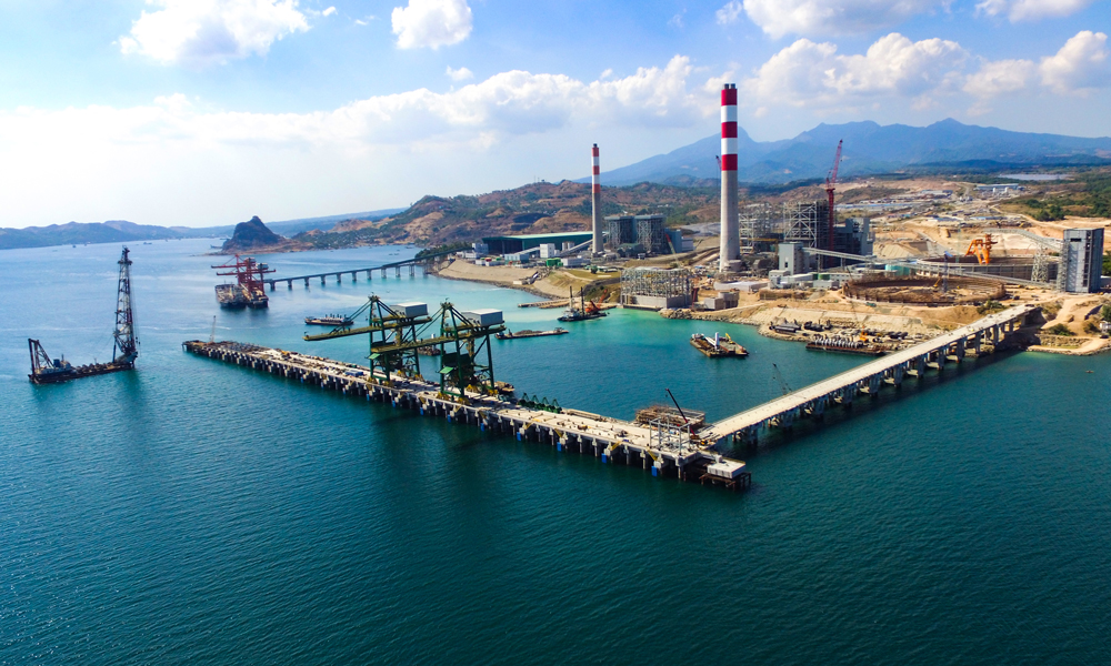 中交集團(tuán)建設(shè)的菲律賓燃煤機(jī)組電廠碼頭項(xiàng)目位于菲律賓呂宋島的巴丹省，共包括碼頭工程、駁岸工程、電廠循環(huán)水海上取排水工程、重件道路及原有電廠一期重件碼頭改造項(xiàng)目。據(jù)了解，項(xiàng)目部安裝的大直徑排水管道長30米，重達(dá)160噸，直徑達(dá)到3.3米，打破了水下安裝高密度聚乙烯（HDPE）管道管徑的世界紀(jì)錄。