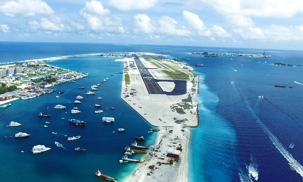 中國中鐵參建的馬爾代夫維拉納機場飛行區改擴建工程是馬爾代夫使用中國政府優惠出口買方貸款的EPC融資項目，“一帶一路”示范性工程，也是中國企業第一次承建海外島礁國家填海機場工程，啟用后有力促進了馬爾代夫旅游業跨越式發展，成為中馬友誼的又一標志性項目。