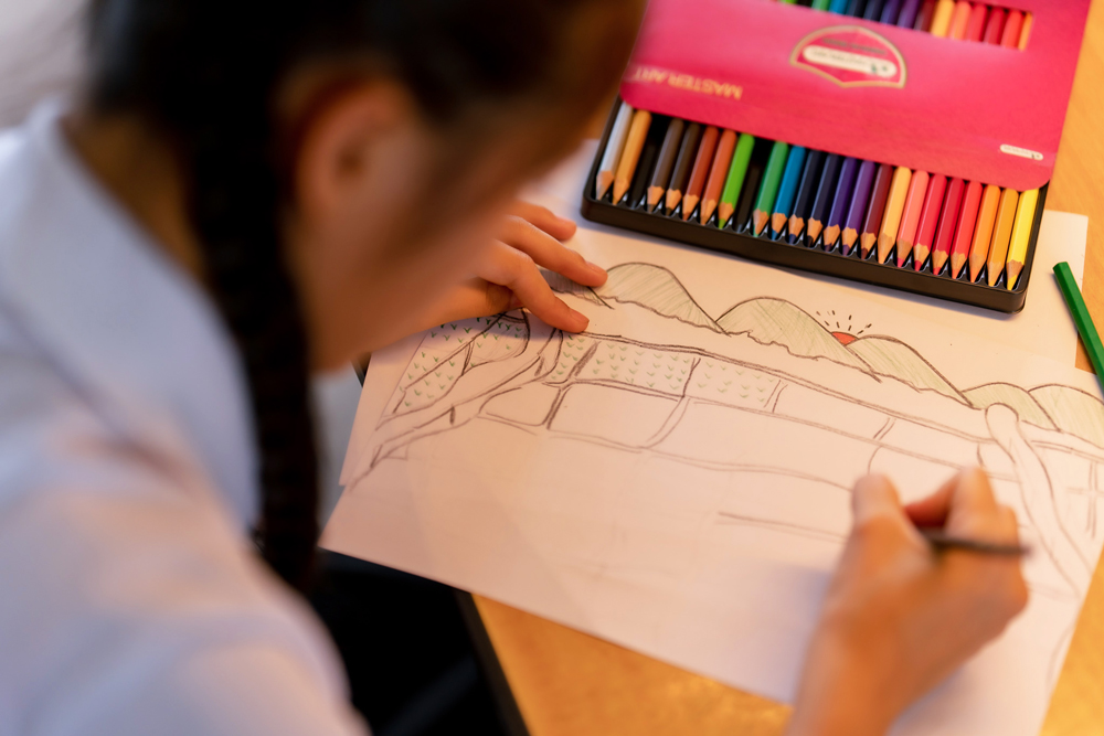 “希望之光”老撾公益行活動是公司2023年社會責任實踐的新嘗試，旨在推動老撾公益事業發展，促進中老文化交流，發起至今，已開展四場活動。