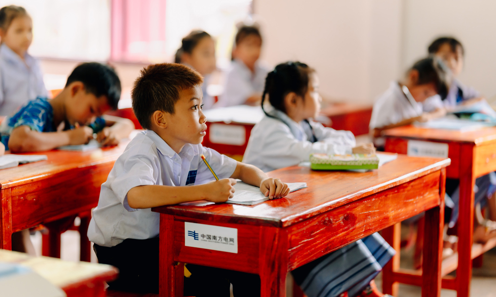 通過聯合老撾各界力量，匯聚愛心合力，切實改善老撾鄉村小學及特殊學校的教學條件，受到老撾各界好評和媒體關注，讓“萬家燈火 中老情深”的形象更加深入人心。