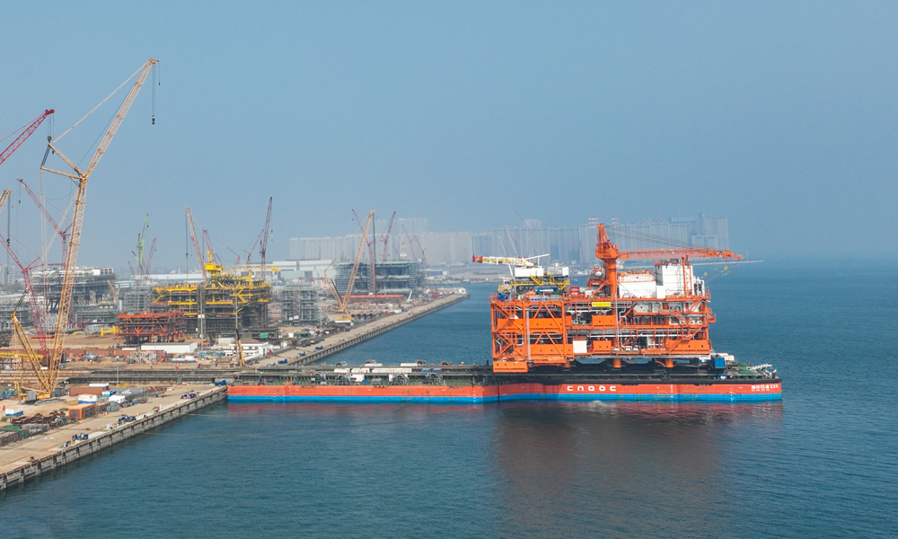 10月30日，亞洲首座油氣處理與岸電設備共建平臺——埕北油田中心平臺在青島完工裝船啟航，預計11月4日進行海上安裝。埕北油田中心平臺為8腿8主樁平臺，總重量近15000噸，總高超過10層居民樓的高度。