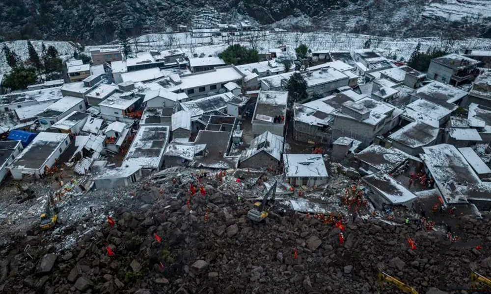 截至24日17時，現(xiàn)場已搜救到34人，均無生命體征，災(zāi)害已造成34人遇難10人失聯(lián)。目前，救援工作仍在緊張有序進(jìn)行。