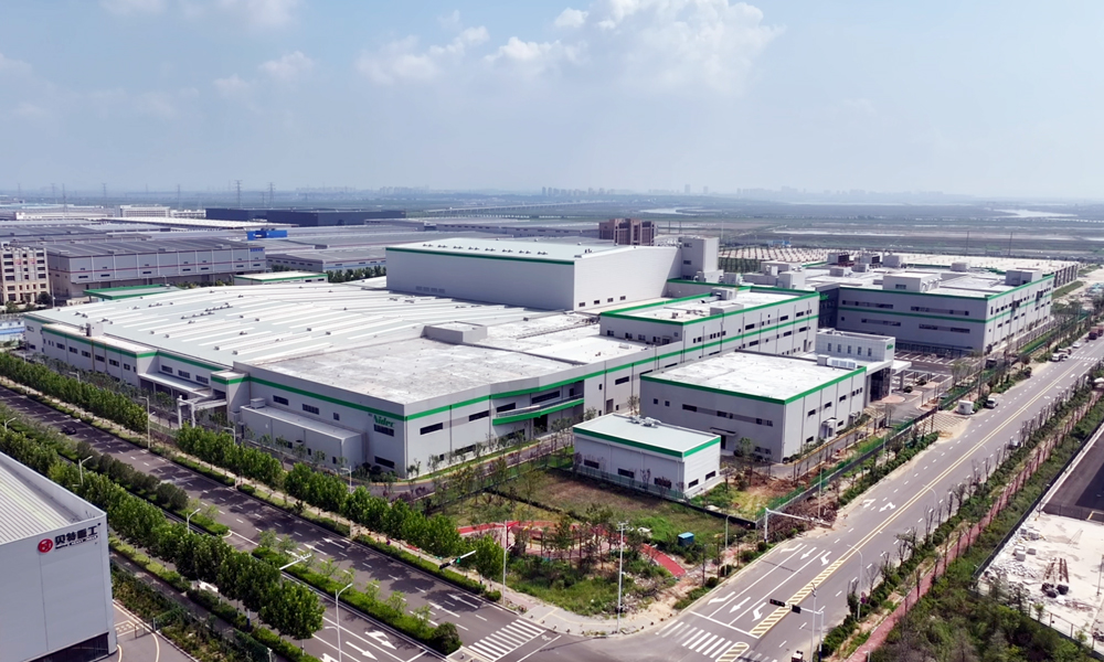 由中國建筑旗下中建八局承建的青島上合示范區(qū)尼得科全球電器產(chǎn)業(yè)園項目一期項目，是亞洲產(chǎn)能最大的直流電機壓縮機生產(chǎn)制造及研發(fā)基地，總建筑面積10.82萬平方米，主要包含生產(chǎn)車間、綜合樓技術中心等建筑和設施。項目重點從事高新技術、高效節(jié)能電機驅動器、控制器、壓縮機自動驅動系統(tǒng)等工業(yè)重大高端技術裝備的研究、開發(fā)及生產(chǎn)。