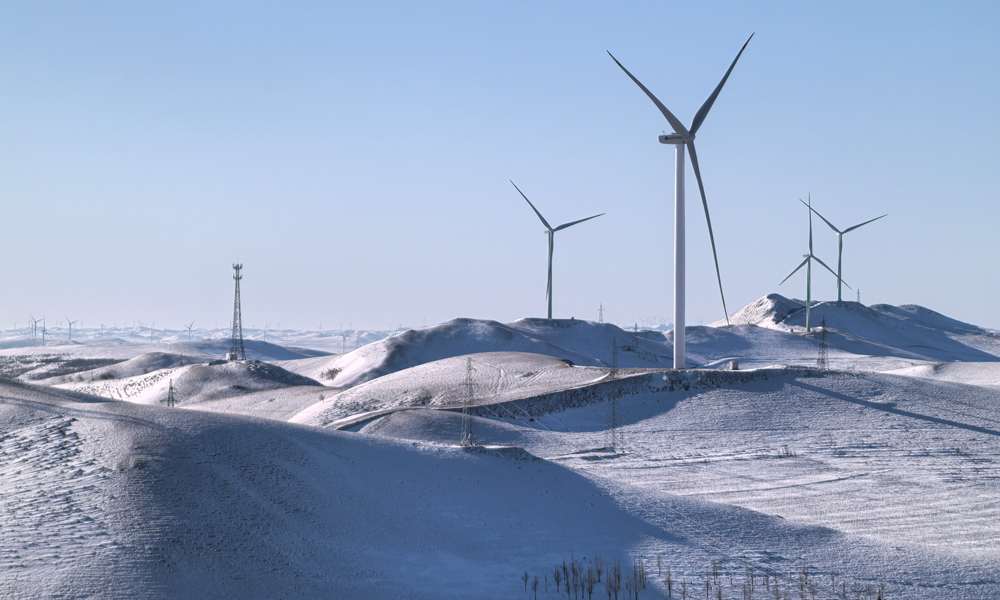 截至2024年12月23日，中國華能上都能源基地“風火儲”耦合發電四季度累計送出電量37.52億千瓦時，有效保障了京津唐地區安全穩定供電。該項目坐落于內蒙古錫林郭勒金蓮川大草原，是國家第一批以沙漠、戈壁、荒漠地區為重點的大型風電、光伏基地建設項目，也是全國首個開工、首先建成的“風火儲”打捆外送大型能源基地。項目建設僅僅用時23個月，創造了陸上基地型風電建設奇跡。與之配套的300兆瓦/600兆瓦時儲能項目，是全球裝機容量最大單層站房式儲能電站。