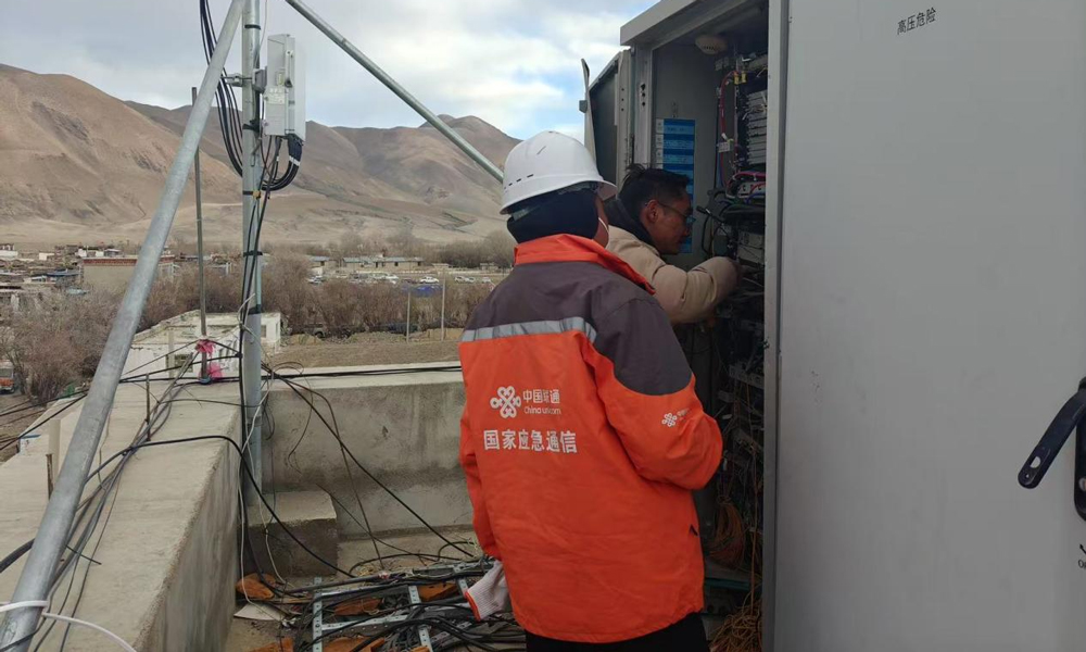 1月7日9時5分，在西藏日喀則市定日縣發(fā)生6.8級地震，震源深度10公里。地震發(fā)生后，中國聯(lián)通多次指揮調(diào)度西藏聯(lián)通全力做好災(zāi)后通信服務(wù)保障工作，要求盡快搶通通信網(wǎng)絡(luò)；緊急撥付救災(zāi)補助專項經(jīng)費20萬元，用于支持抗震救災(zāi)；連夜從成都市緊急協(xié)調(diào)100頂救災(zāi)帳篷支援定日縣。