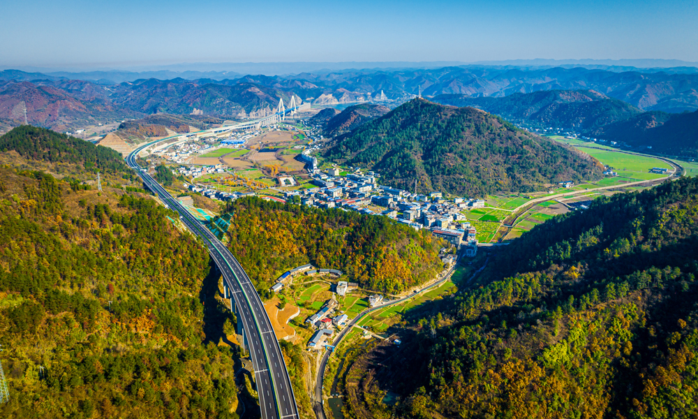 該項目線路全長34.88公里，中交路建承建標段全長9.1公里，主要施工內容涵蓋路基、橋涵、隧道等工程。