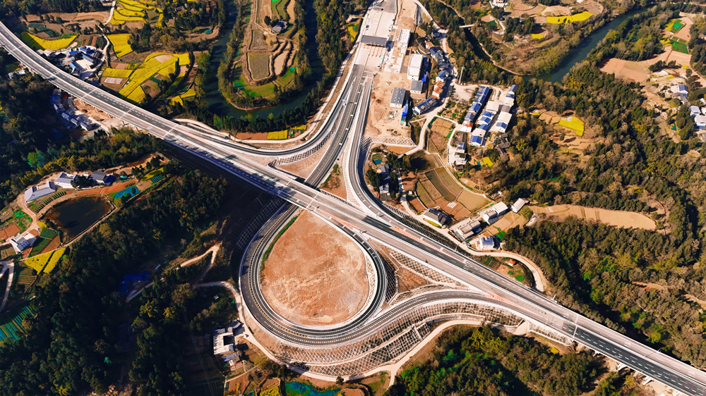 蒼巴高速漁溪互通。 