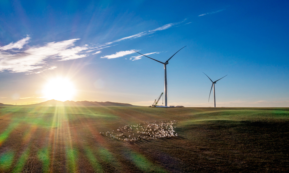 國家電投集團內蒙古公司察哈爾新能源多措并舉，有效提升烏蘭察布風電基地首批120萬千瓦就地消納工程本質安全水平和機組健康運行水平，激活質效提升“新引擎”。一季度較去年同期增發綠電3.03億千瓦時，為項目實現質效雙升注入發展動能。