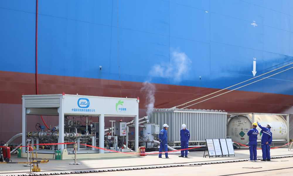 中國船燃按照船用甲醇燃料相關加注作業標準，提前制定了詳細的供應方案和應急預案，對作業風險進行了全面識別與評估。
