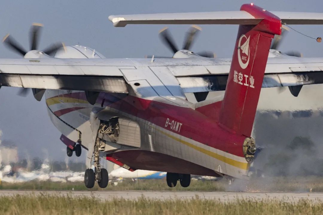 最小離地速度表明符合性試飛的圓滿完成，代表著AG600飛機最高試飛風險的失速特性、顫振、空中最小操縱速度、地面最小操縱速度和最小離地速度試飛科目已經全部攻克，為后續審定試飛的安全和取證奠定了堅實基礎。