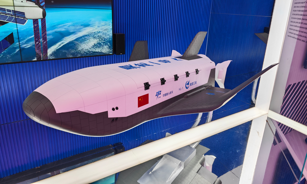 11月12日，第十五屆中國國際航空航天博覽會（簡稱“中國航展”）在廣東珠海開幕。“昊龍”貨運航天飛機實體模型亮相本屆中國航展。“昊龍”貨運航天飛機是為了進一步降低中國空間站貨物運輸成本，由航空工業旗下成都所自主設計研制的一型帶翼低成本空間站貨物運輸飛行器。