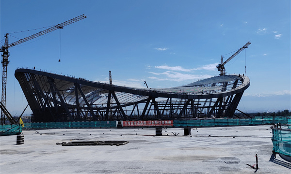 近日，由中鐵二十五局參建的烏茲別克斯坦奧林匹克城項目大平臺施工完成80%，附屬用房完成85%。中鐵二十五局承建室外大平臺、配套設施用房及體育場工藝等工程。該項目將作為2025年亞洲青年運動會及殘疾人運動會綜合性賽事主辦場地，是中亞地區首個全面采用中國標準設計、建設、驗收的項目。項目建成后，對推動烏茲別克斯坦乃至中亞地區體育事業發展，為亞洲體育文化交流搭建橋梁具有重大意義。